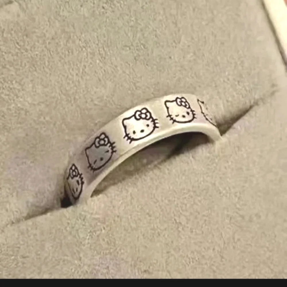 Hello Kitty Ring - Picture 2 of 3